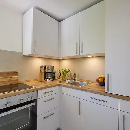 Frisch Renovierte 3-zimmer-ferienwohnung Für Bis Zu 6 Personen Mit Zwei Terrassen Und Eigenem Parkplatz Im Herzen Von