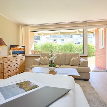 Frisch Renovierte 3-zimmer-ferienwohnung Für Bis Zu 6 Personen Mit Zwei Terrassen Und Eigenem Parkplatz Im Herzen Von Apartment *